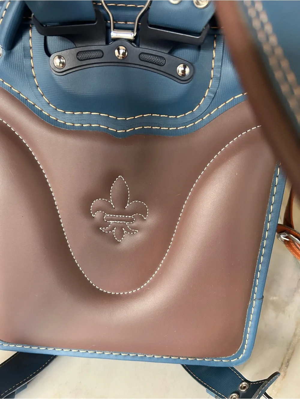 NWOT Classic JapaneseRadoseru Blue Structured Crossbody Bag with Fleur Accent